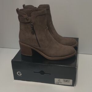 Guess Boots NEW NIB tan brown boots Zippered Womens Juniors 7.5 M